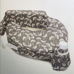 BNIB Breastfeeding pillow - My Brest friend
